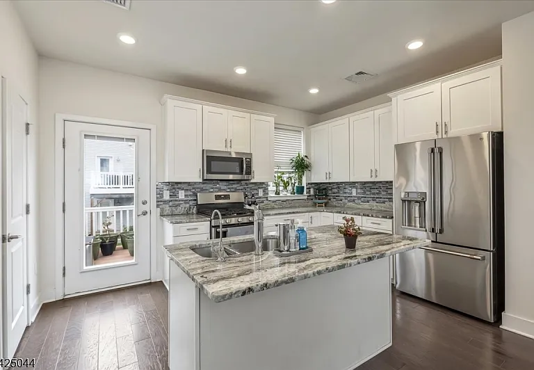 309 Saratoga Ct — Photo 9