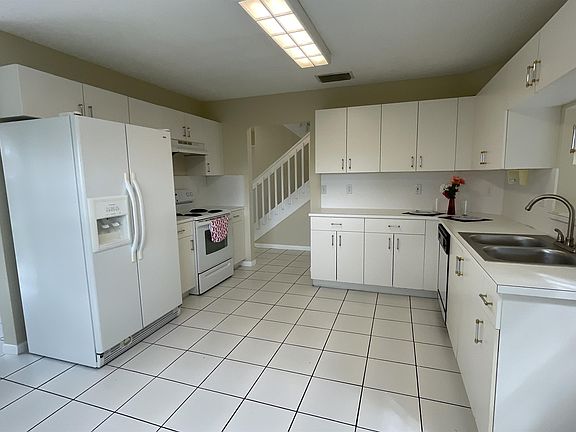 5th image of 520 NW 207th Ter