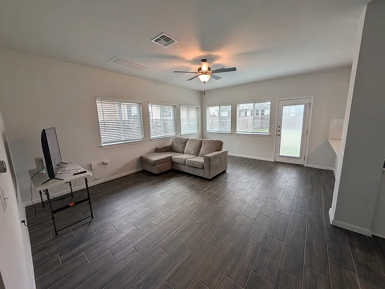 9908 Dalliance Ln — Photo 5