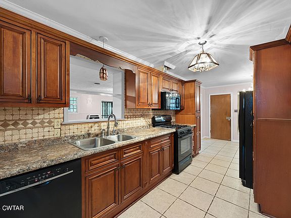 3rd image of 54 Lockwood Dr