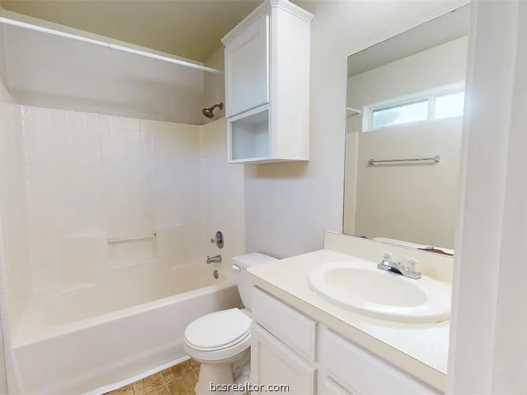 1513 Hollowhill Dr #B — Photo 17