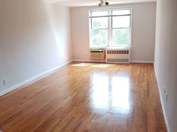 2nd image of 30-44 29th St #5AA