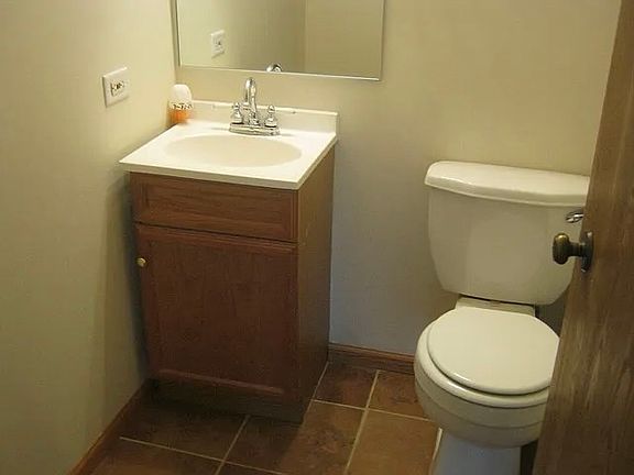 4th image of 1050 Camden Ln #1
