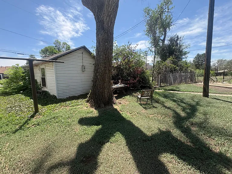 813 Lee Ave — Photo 11