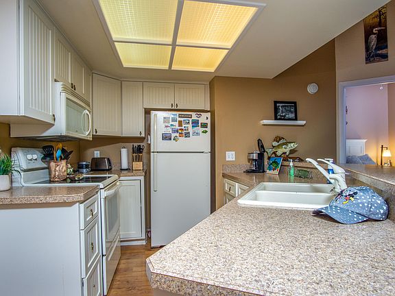 5th image of 20800 River Dr #32