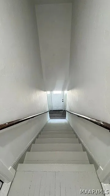 2 bed, 1.0 bath, 800 sqft, $900 — Photo 2