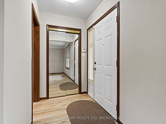 4th image of 476 Scott St