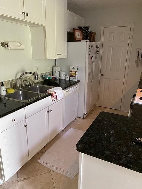 Large side by side refrigerator , with abundant ice and water through the door. Filter for purified water can be replaced by tenant