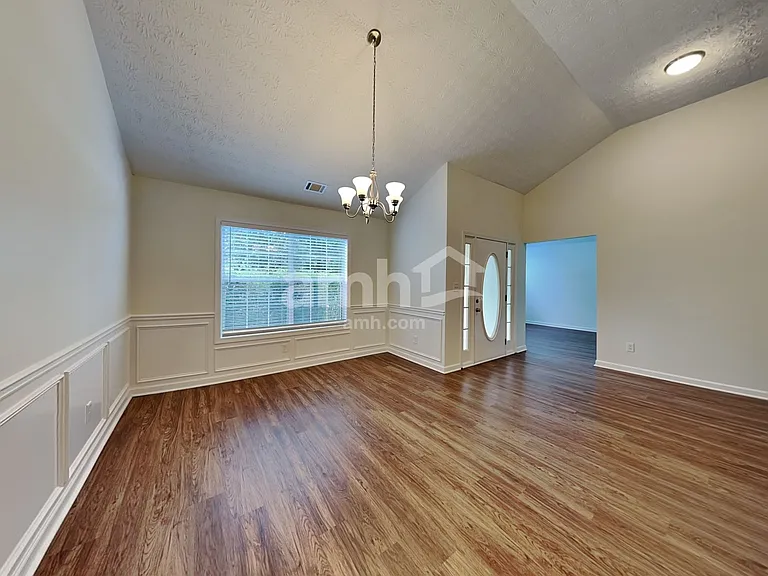 643 Bartow Dr — Photo 8