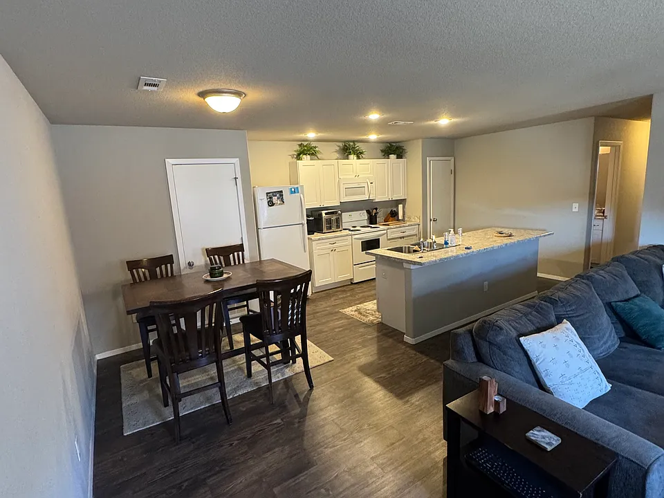 222 E Anabranch Ct