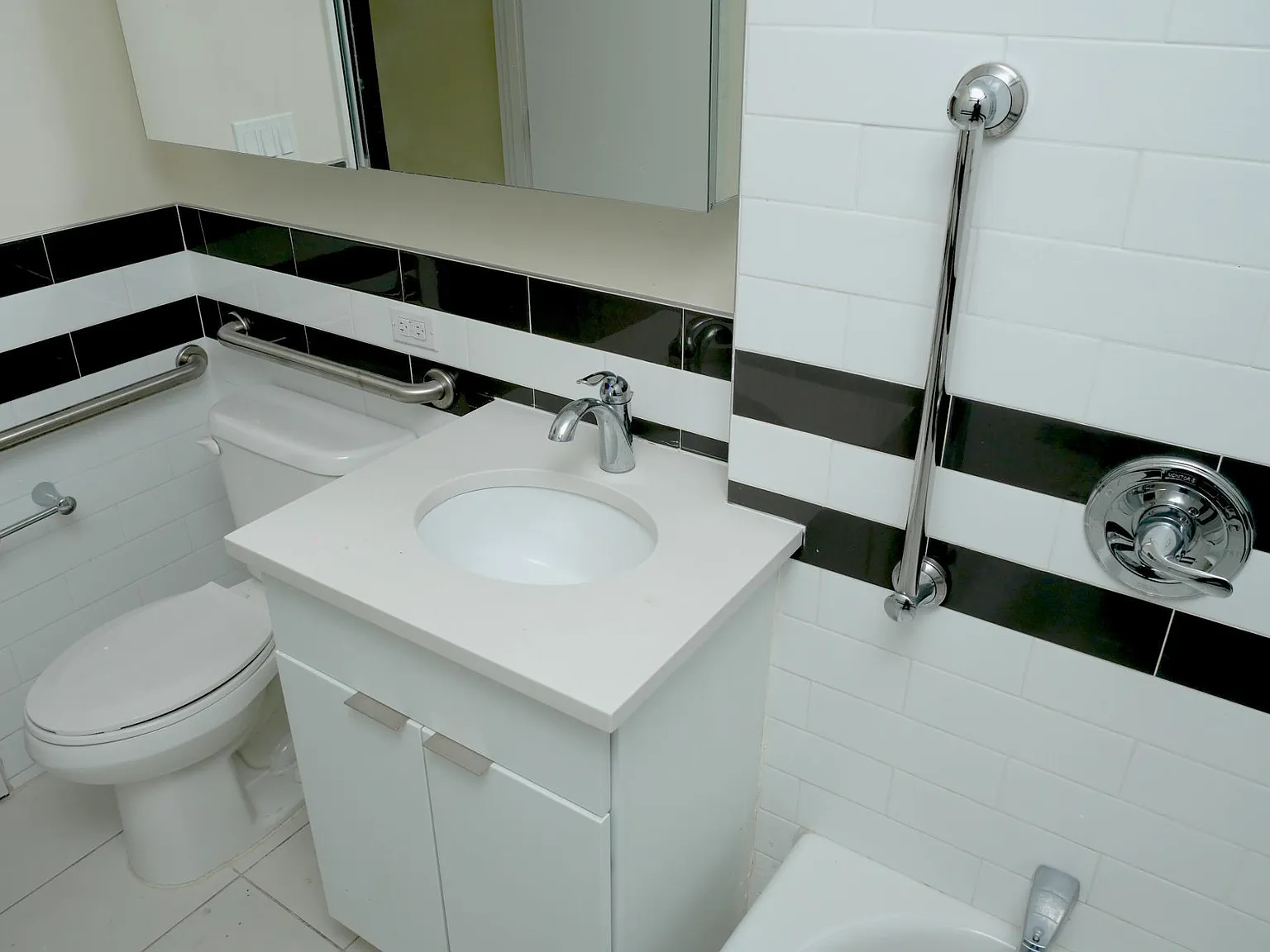 Studio, 500 sqft, $1,715 — Photo 3
