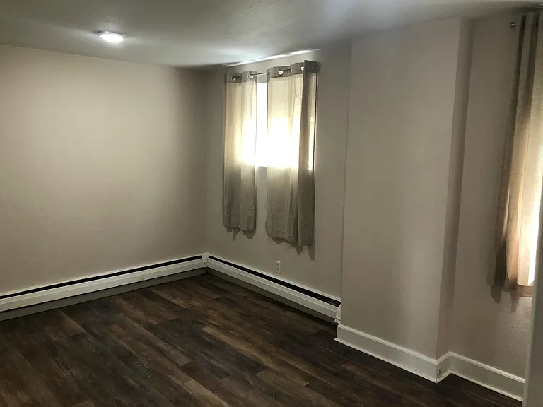 429 N 12th Ave E #MAIN FLOOR — Photo 17