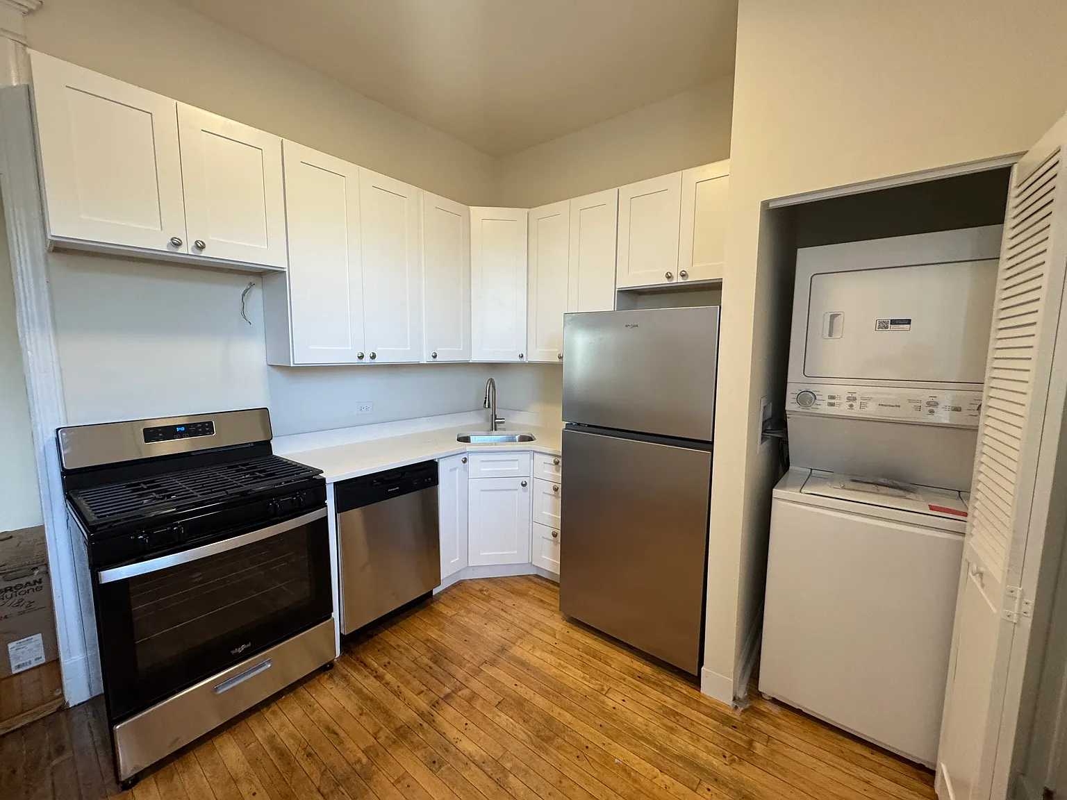 3 bed, 1200 sqft, $3,500 — Photo 2