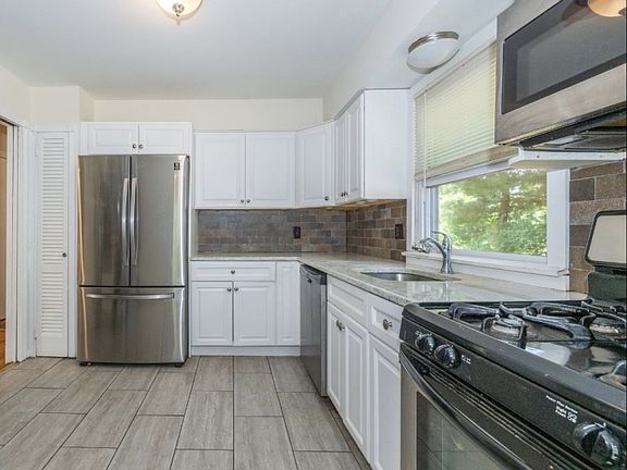 3rd image of 33 Lincoln Ave