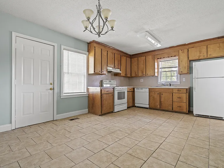 172 S Aiken Dr — Photo 16