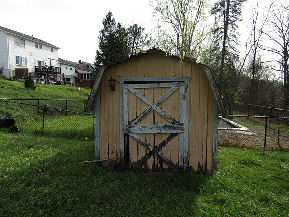 4th image of 130 Orchard Dr