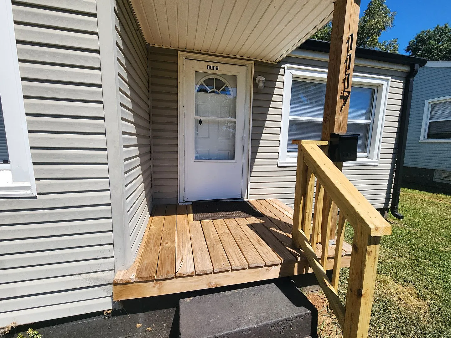 Spacious 2-Bedroom, 1-Bathroom Home Available Now!! — Photo 2