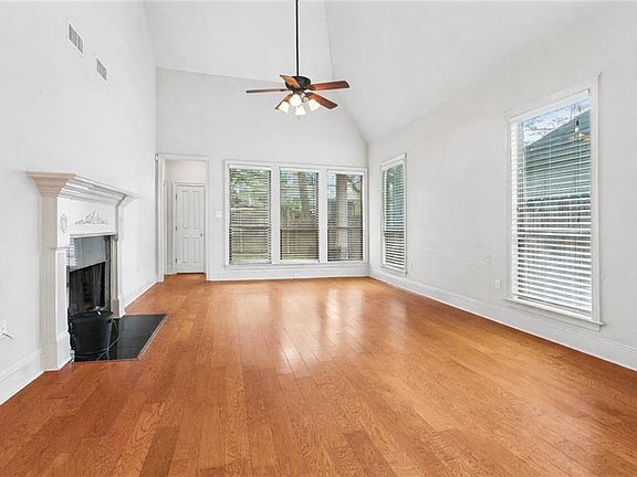 3rd image of 2239 10th St