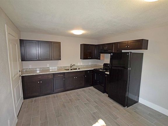 4th image of 512 N Jones St #1