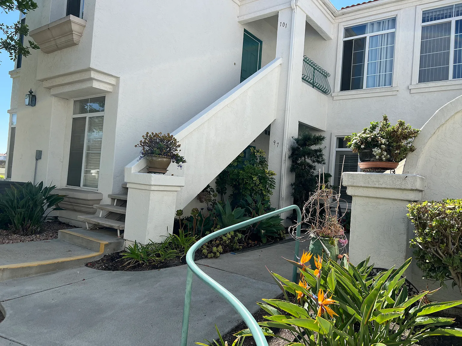 2 bed, 1016 sqft, $2,580 — Photo 2