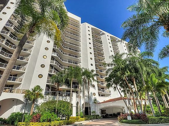 2nd image of 3610 Yacht Club Dr APT 816