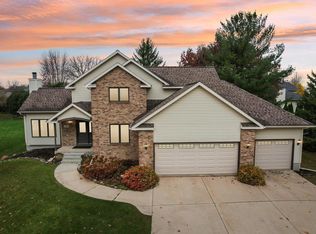 1818 Barrington Dr, Sun Prairie, WI 53590