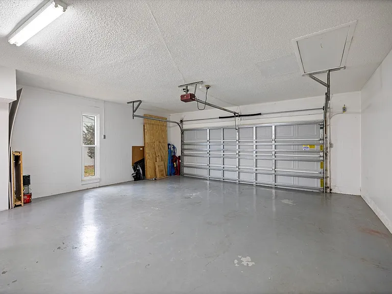 818 Plum Tree Ln — Photo 33
