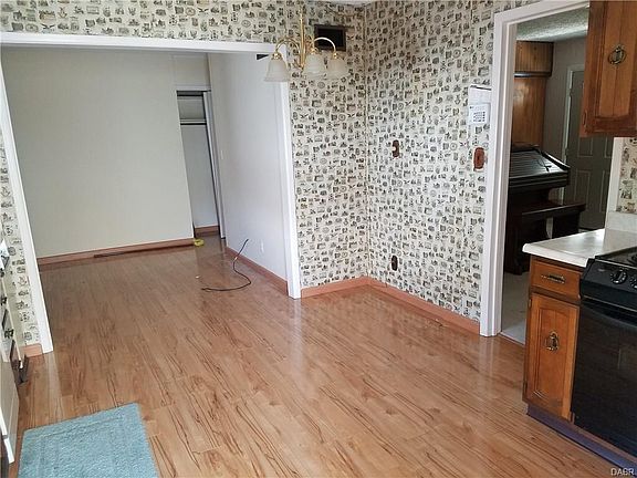 1689  Falke Drive Dayton OH 45432