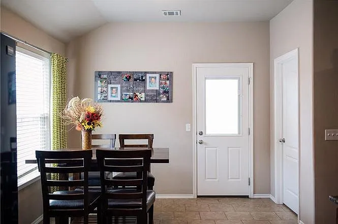 2912 Thompson Farm Ln — Photo 4