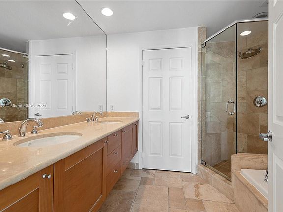 5th image of 1819 SE 17th St #1512