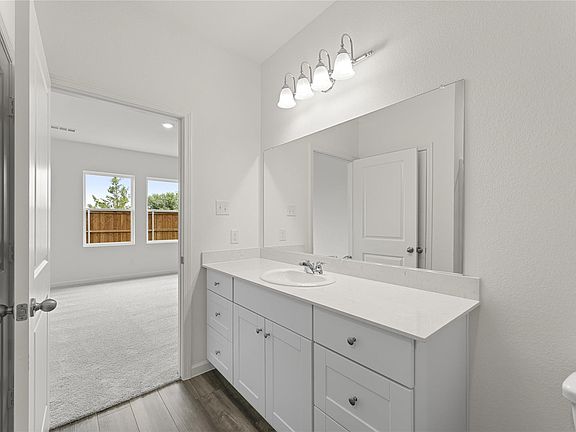 4th image of 1858 Everglades Dr