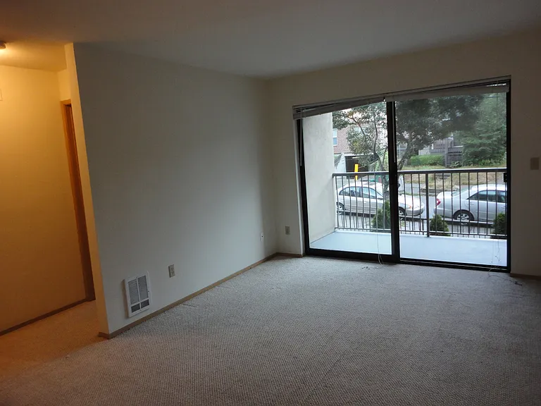 4253 8th Ave NE #401 — Photo 11
