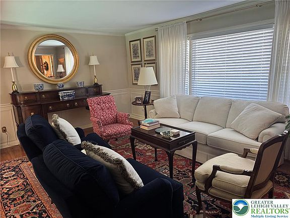 4th image of 3360 Michigan Ct