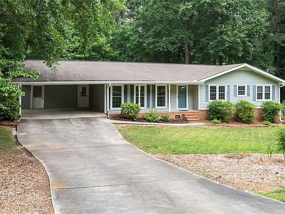 4th image of 2011 N Oak Dr