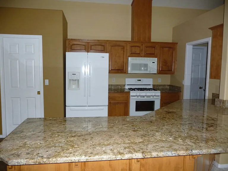 2053 W Park Ct NW — Photo 4