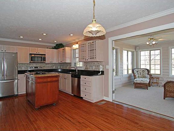 5th image of 546 Pitney Dr