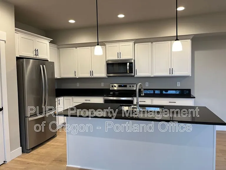 1730 NE Gilbert Ln — Photo 13