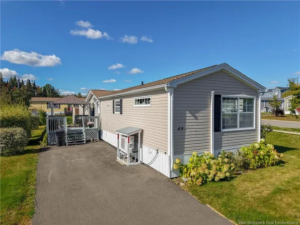 49 Nason St, Fredericton, NB E3G 0B3