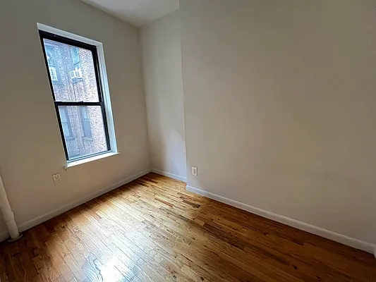 Rented by Salon Realty Corp | media 2