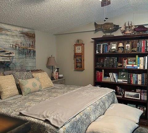 3rd image of 290 Camelot Dr