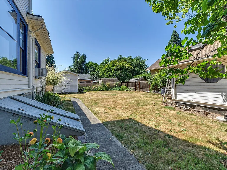 2338 18th Ave — Photo 27