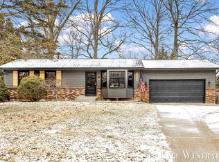 3425 Cascade Rd SE, Grand Rapids, MI 49546