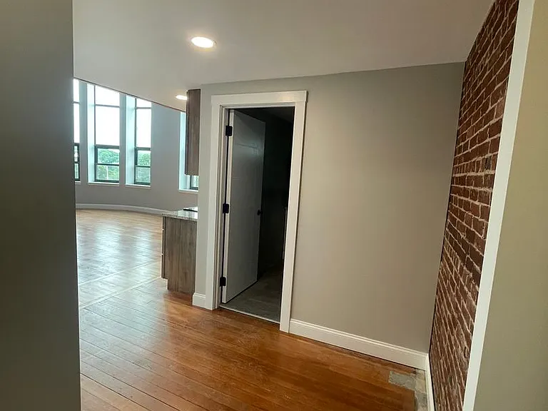 340 Central Ave — Photo 5