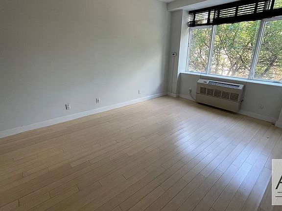 5th image of 601 Ocean Pkwy #6