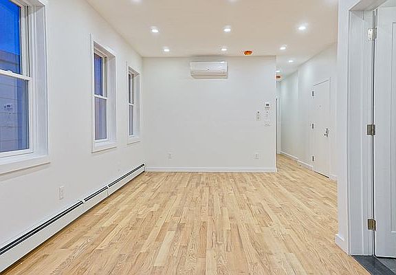 4th image of 18 Hudson St #1