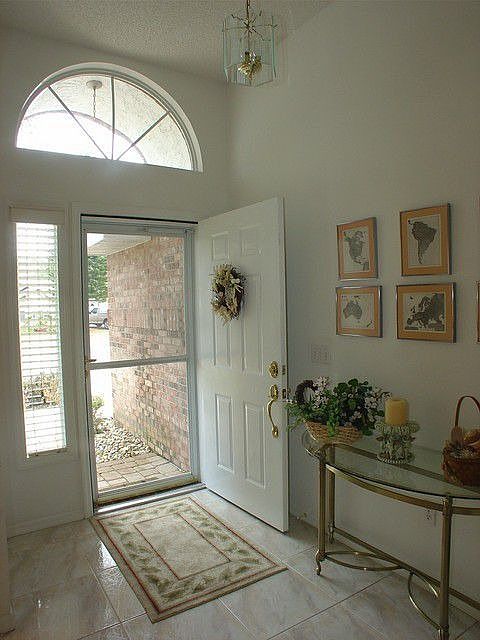 2nd image of 3917 Oak Crest Cir