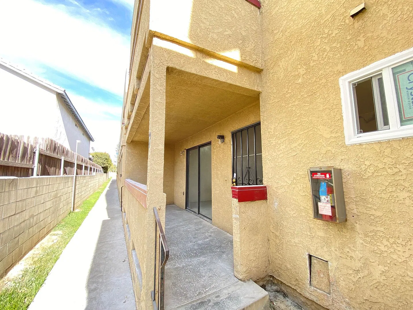 2542 N Edwards Ave — Photo 3