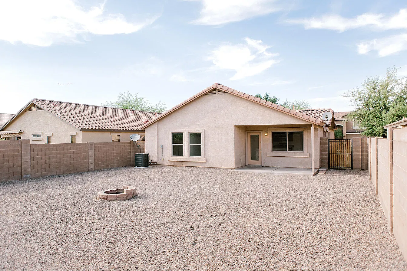 4 bed, 1290 sqft, $1,995 — Photo 2