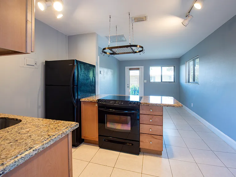 1023 NW 1st Ave #3 — Photo 9