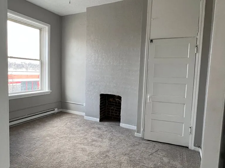 526 E 8th Ave — Photo 2